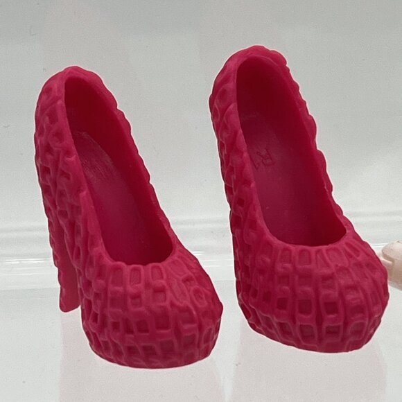 Monster High Replacement Spectra Vondergeist Ghoul Spirit Pink Shoes Heels & arm - Picture 2 of 9